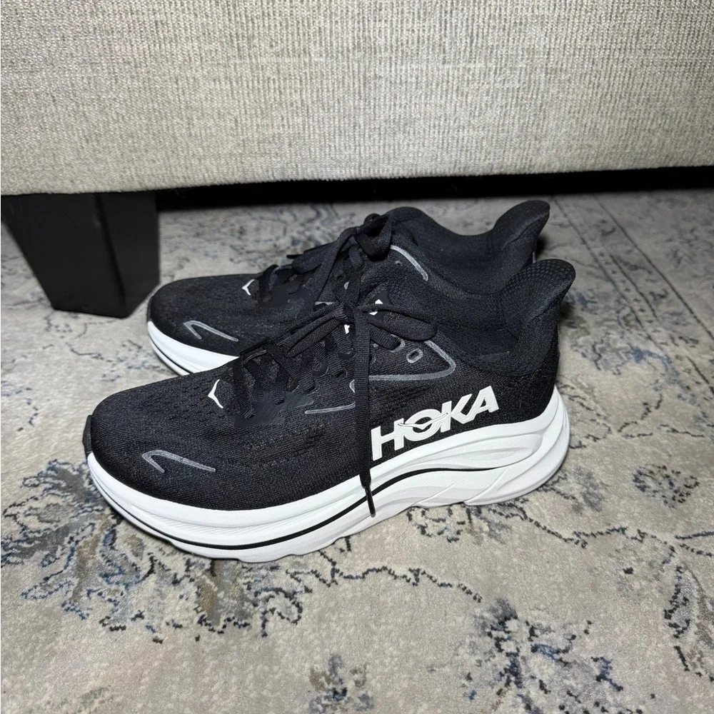 Hoka Clifton 10 running shoes black